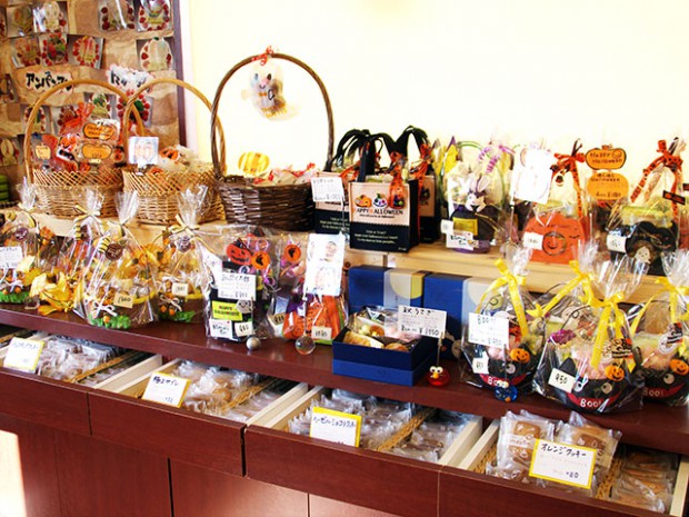 ハロウィン向けお菓子販売中です！